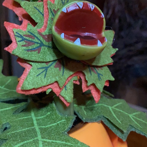 Hide and Eek Animated Halloween Pumpkin with Creepy Dancing and Singing Vines 🎃 - Picture 4 of 16